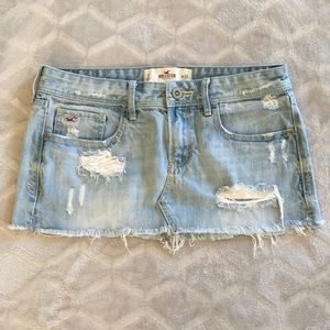 Hollister size 3 distressed denim skirt